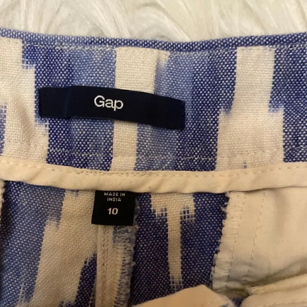 GAP Aztec Shorts - Picture 2 of 6
